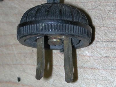 32VPlug.jpg